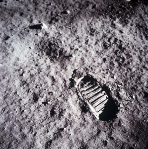 Aldrin_s_bootprint_on_the_Moon